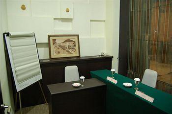 Hotel Vue Palace, Artotel Curated Bandung